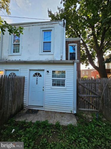 702 Lincoln St, Chester PA 19013-3527 exterior