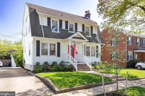 23 Oak St, Alexandria, VA 22301-2517