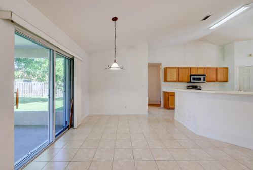 2098 Pruitt St, Fort Pierce FL 34953-5732 exterior