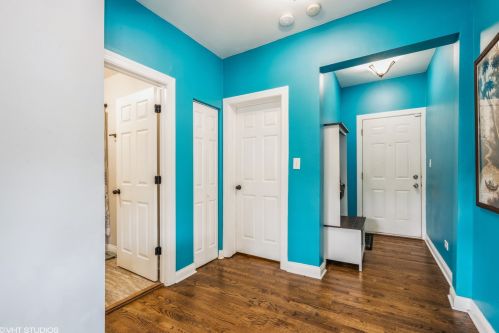 1946 Touhy Ave, Chicago, IL 60626-2324