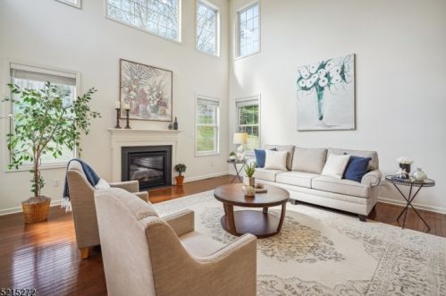 31 Baxter Ln, Town Center NJ 07052-1430 exterior