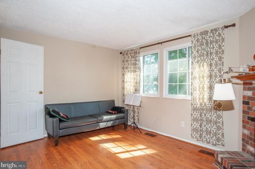 6839 Heatherway Ct, Alexandria VA 22315-3942 exterior