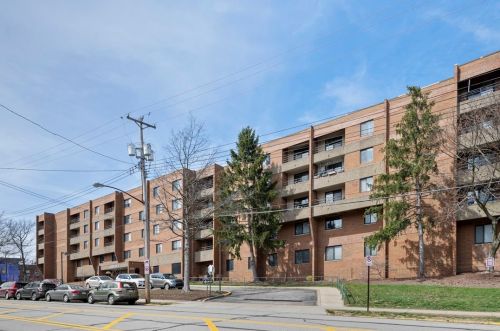 5715 Beacon St, Pittsburgh PA  15217-2028 exterior