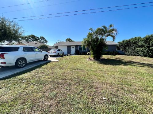 982 California Blvd, Fort Pierce FL  34953-1813 exterior