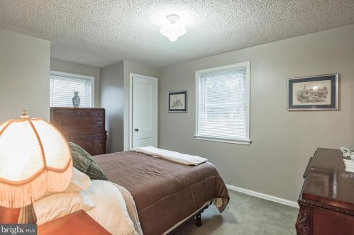 6428 Henry Ave, Philadelphia PA 19128-1507 exterior