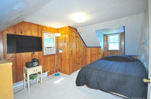 81 White St, Manchester CT 06042-3127 exterior