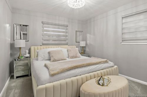 6126 Cambourne Rd, Dearborn Heights MI 48127-3916 exterior