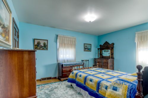 1398 Andrew St, Grand Rapids MI 49508-4814 exterior