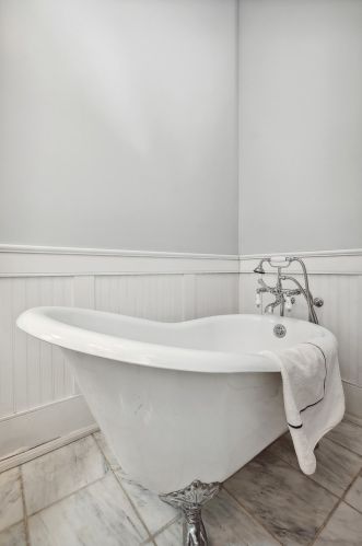 72 Elm St, Chicago IL  60611-1018 exterior