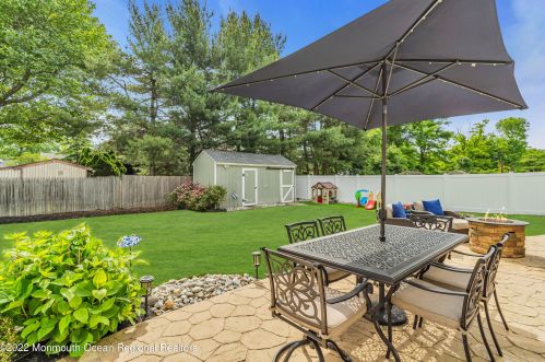 35 Arno St, Oakhurst NJ 07755-1002 exterior