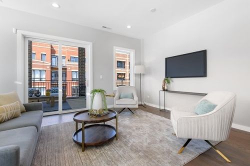 2703 Halsted St, Chicago, IL 60608-5906