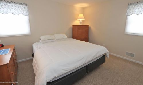 21 Dover Ave, Lavallette NJ 08735-2704 exterior