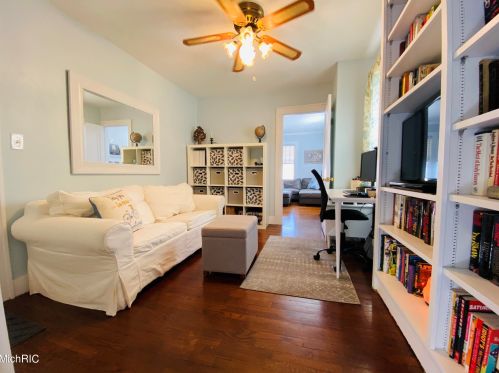 1140 Park St, Kalamazoo MI 49007-3487 exterior