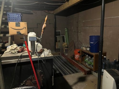 212 Elizabeth St, Pittsburgh PA 15207-1822 exterior