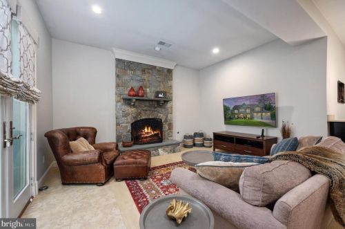 6421 Divine St, Mc Lean VA 22101-4702 exterior