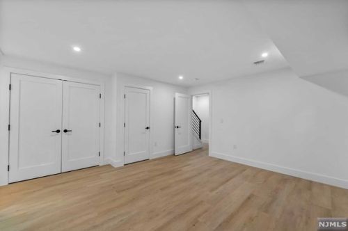 152 Morningside Ln, Palisades Park NJ 07650-1918 exterior