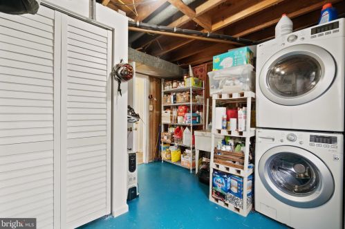 5608 Helmsdale Ln, Alexandria VA 22315-4137 exterior