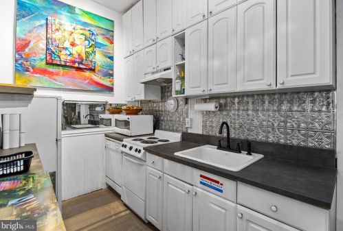 703 6 St, Philadelphia PA 19140-2539 exterior