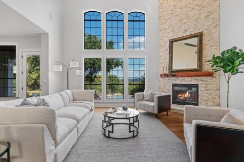 2209 Deleon Ct, Austin TX 78733-1629 exterior