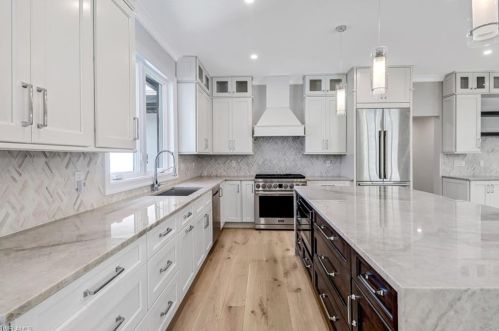 2900 Crayton Rd, Naples FL 34103-3532 exterior