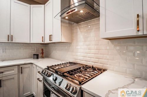 6 Dayton Rd, Edison NJ  08817-4007 exterior