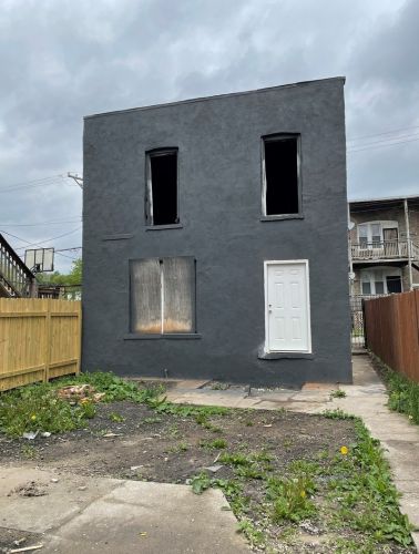 3856 Grenshaw St, Chicago, IL 60624-4298