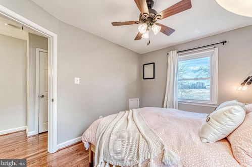 5637 Fenwick Dr, Alexandria VA 22303-1524 exterior