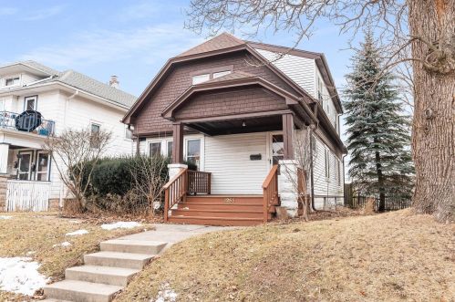 3253 Newhall St, Milwaukee, WI 53211-3043