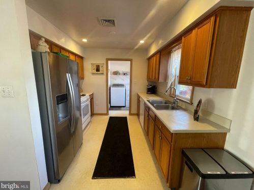 10 Bunting Brg Rd, Cookstown NJ 08511-1101 exterior