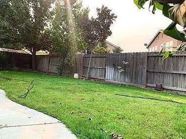 992 La Paloma St, Turlock CA 95382-0484 exterior