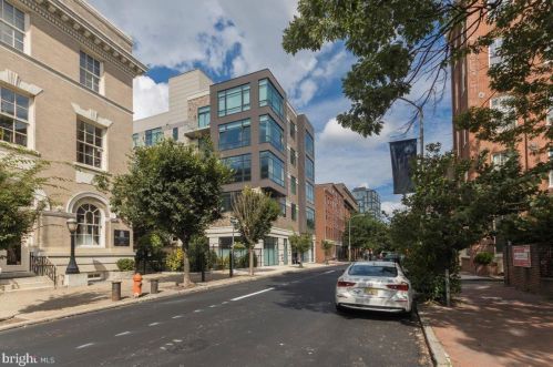 205 4th St, Philadelphia PA  19106-1855 exterior