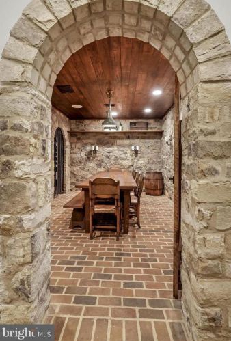 9000 Congressional Pkwy, Rockville MD  20854-4610 exterior