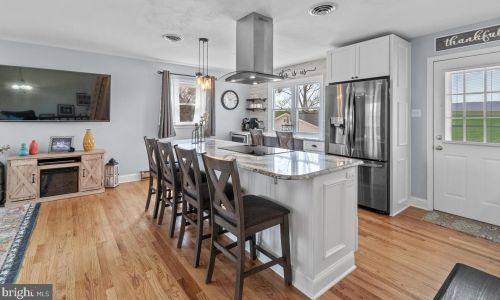 7504 Picnic Wood Rd, Middletown MD 21769-8223 exterior