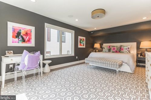 307 Green St, Philadelphia PA 19130-3914 exterior