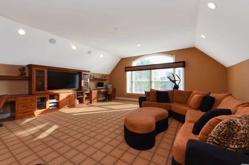 109 Elmwood Dr, Huntington Station NY 11746-5658 exterior