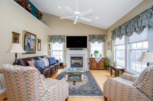 186 Country Club Dr, Seymour CT 06478-1196 exterior