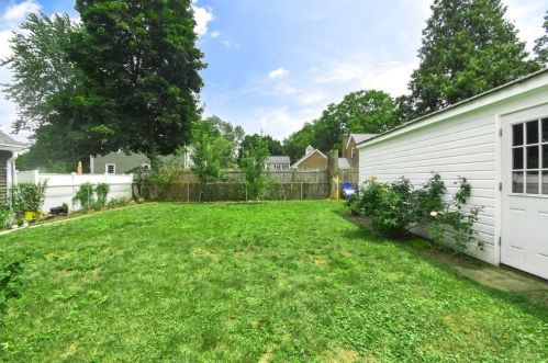 17 Waldorf St, Springfield MA 01109-1837 exterior