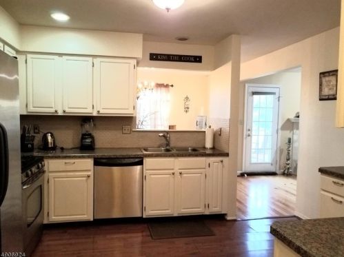 2102 Vroom Dr, Bridgewater NJ  08807-7003 exterior