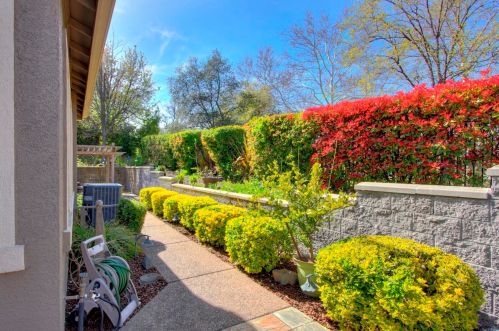 1086 Souza Dr, Folsom CA 95762-7556 exterior