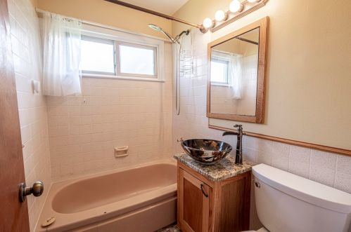 9232 Elmore Ct, Milwaukee WI 53222-2522 exterior