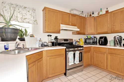 3247 Hampshire Ln, Waukegan IL  60087-5334 exterior