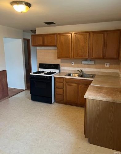 10288 Dacey Dr, Saint Louis MO 63136-3313 exterior