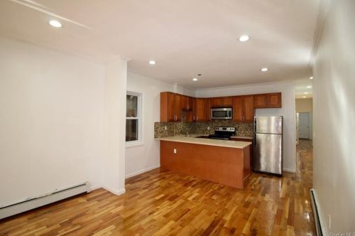 2029 Daly Ave, Bronx NY 10460-2834 exterior