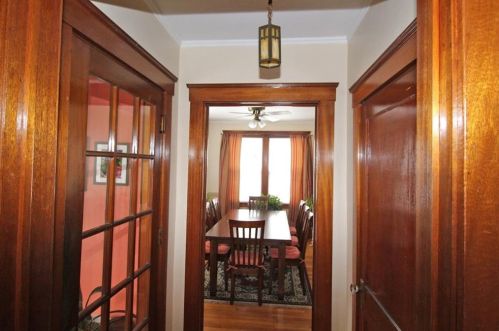 135 Gibbs Ave, Middletown RI 02840-2258 exterior