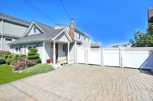 25 Mitchell Ave, Babylon, NY 11702-4108