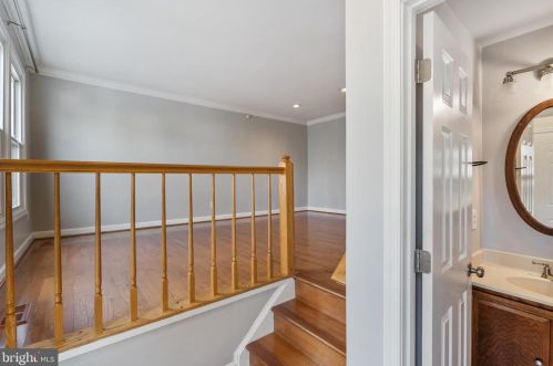 6102 Joust Ln, Alexandria VA  22315-4807 exterior