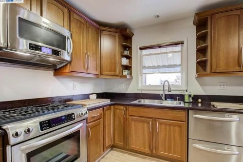 1875 Granada Dr, Concord CA 94519-1330 exterior