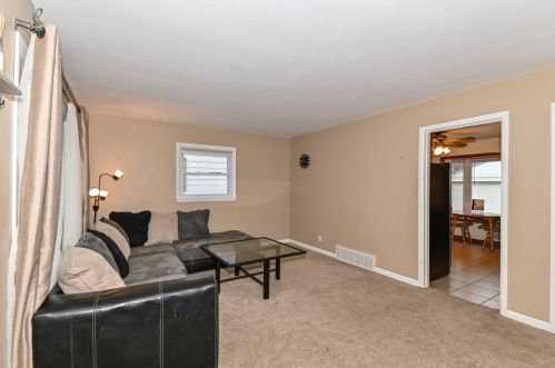 4017 54th St, Milwaukee, WI 53220-2613