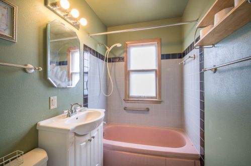 4547 74, Milwaukee WI 53213-1735 exterior