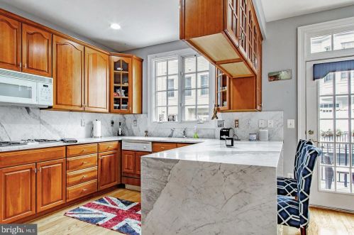 707 Frd Lndg Way, Alexandria VA 22314-3887 exterior